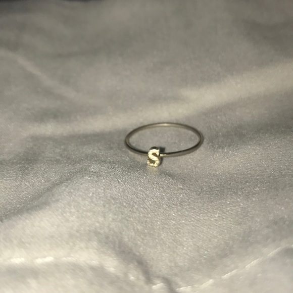 Gold S initial ring - Picture 3 of 3